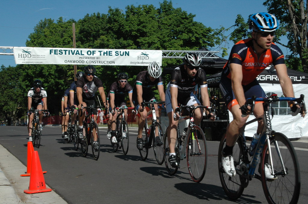 You are currently viewing A Day at the Races: Lansing’s First Crit in Years!